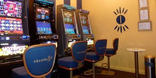 Live-dealer studio streaming during a tournament